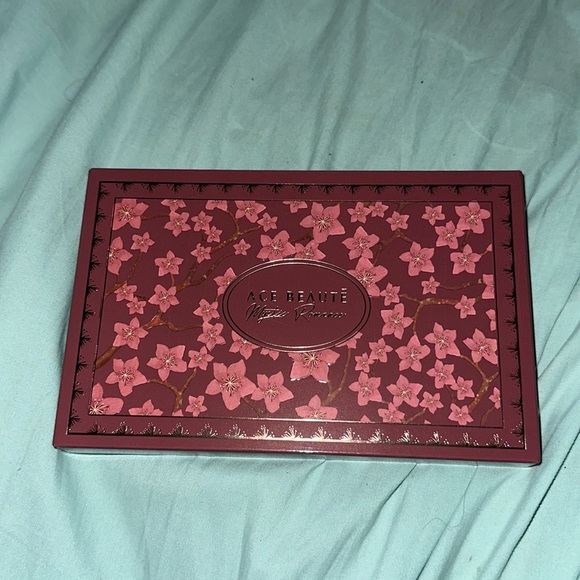 Ace Beaute mystic romance eyeshadow palette - Picture 2 of 7